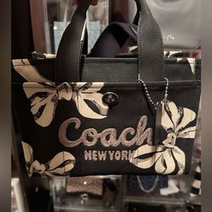 Coach cargo tote 26